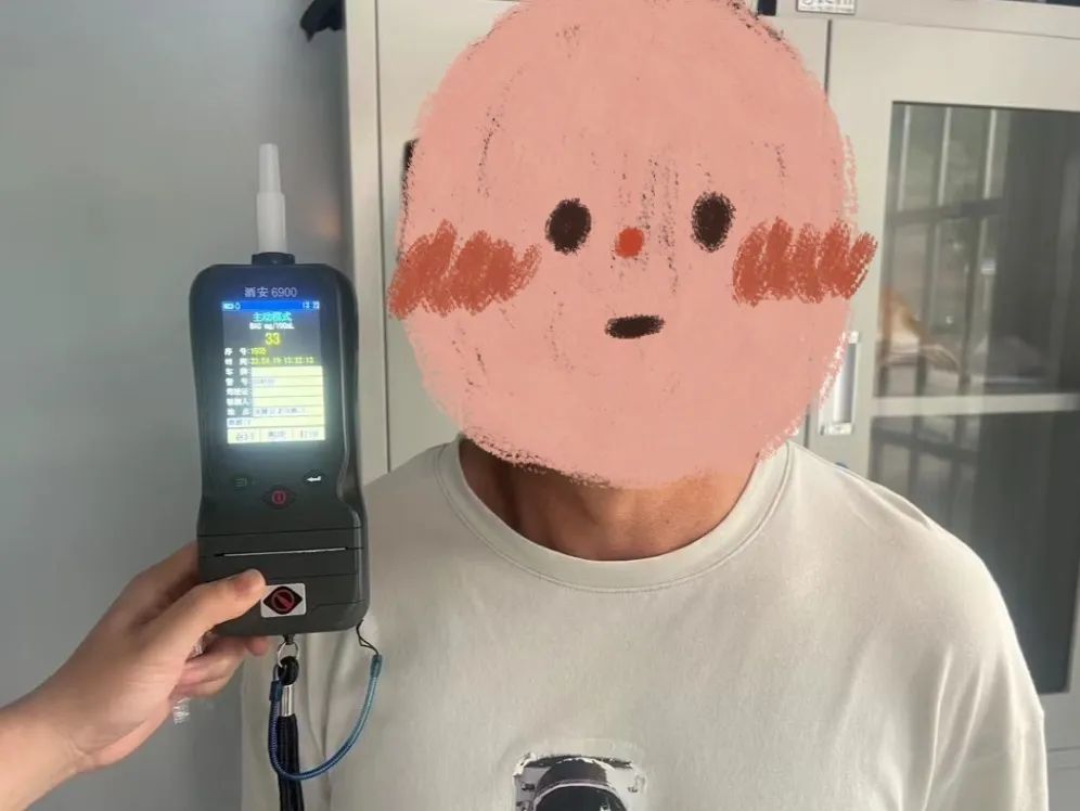 DƬ